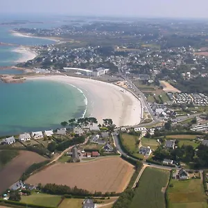 Les Trois Mats A Trestel, En Bord De Mer, Sur La Cote De Granit Rose , Trévou-Tréguignec France